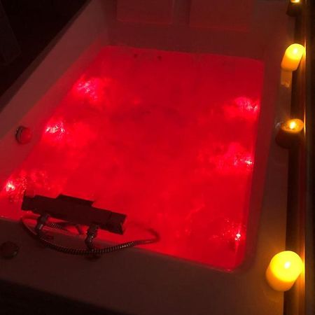 Chambre Privative Avec Baignoire Balneo Crespin  Esterno foto