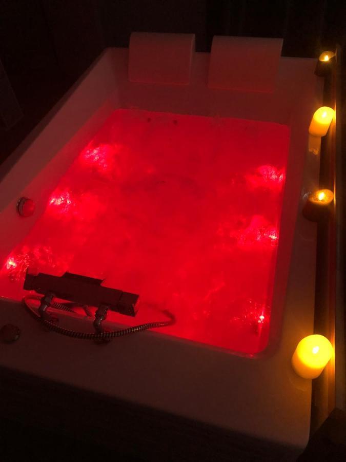 Chambre Privative Avec Baignoire Balneo Crespin  Esterno foto